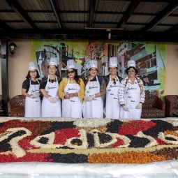 Hotel Radisson Organizes Fruit Soaking Event