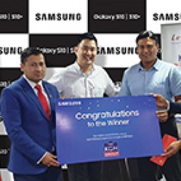 Samsung S10 announced and awarded the winner of pre-bookings Lucky draw
